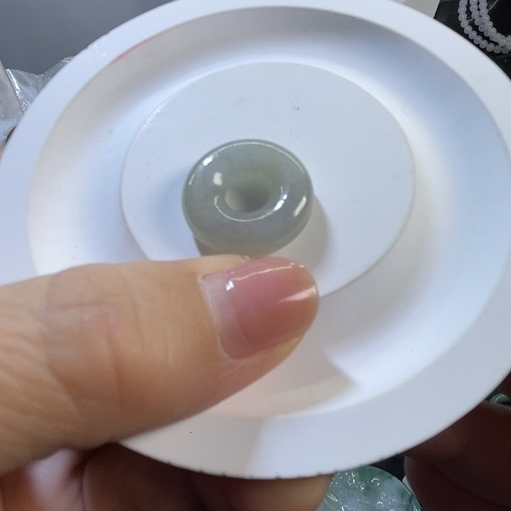 翡翠未镶嵌颈饰甜甜圈