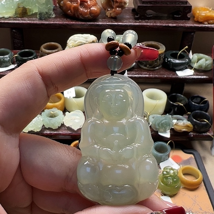 蛇纹石玉颈饰未镶嵌观音