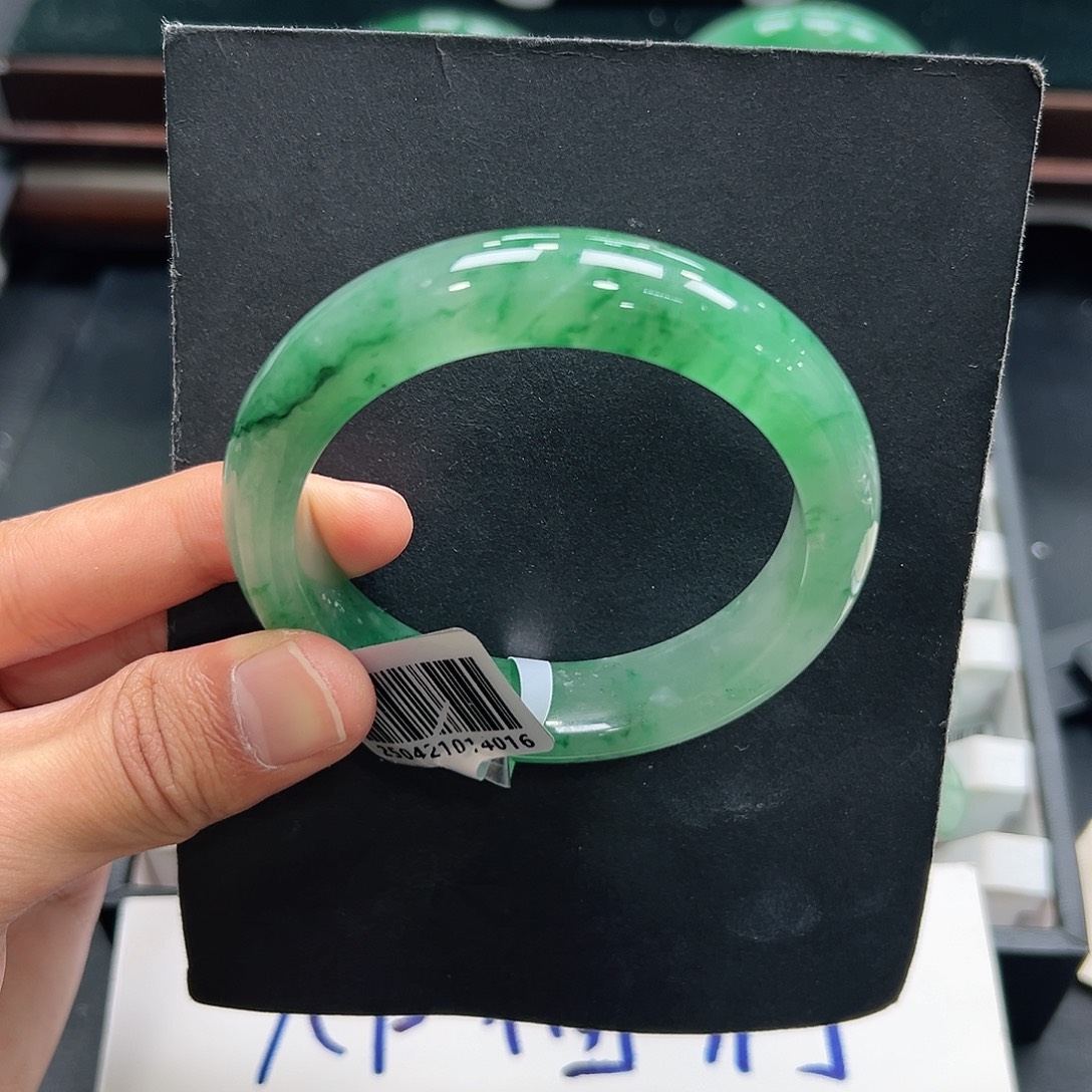 石英质玉（非洲翠）未镶嵌手镯