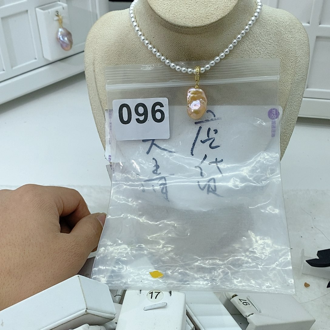 淡水珍珠颈饰合金