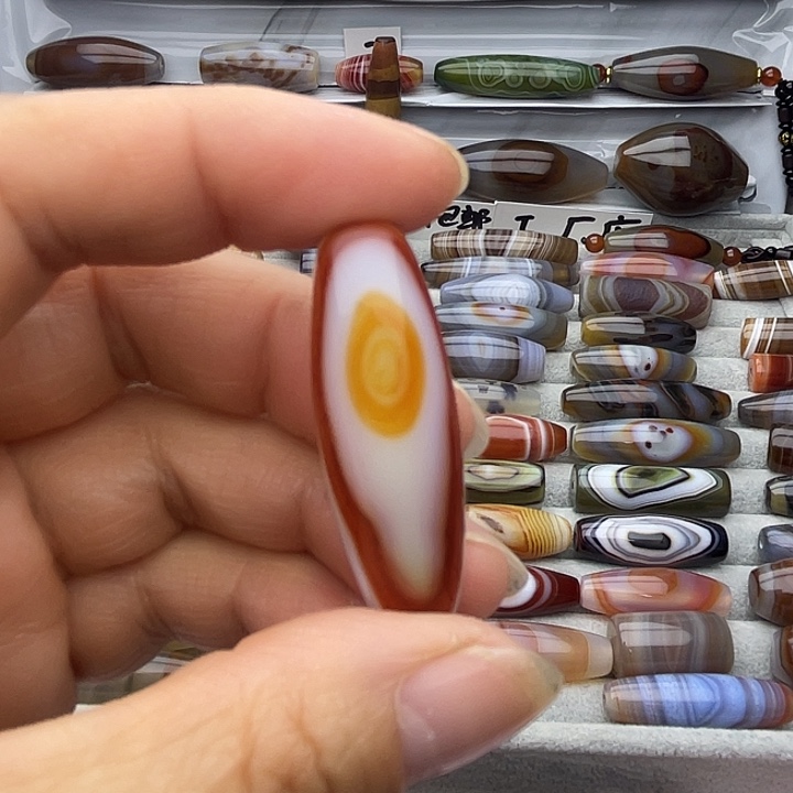 玛瑙/玉髓未镶嵌颈饰黄金眼小鱼
