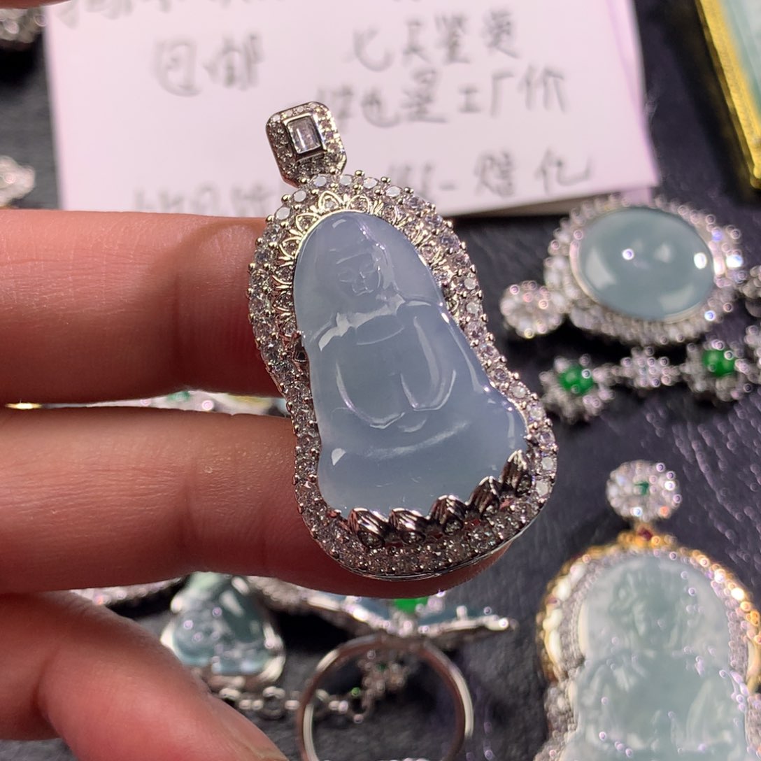 翡翠未镶嵌颈饰素衣