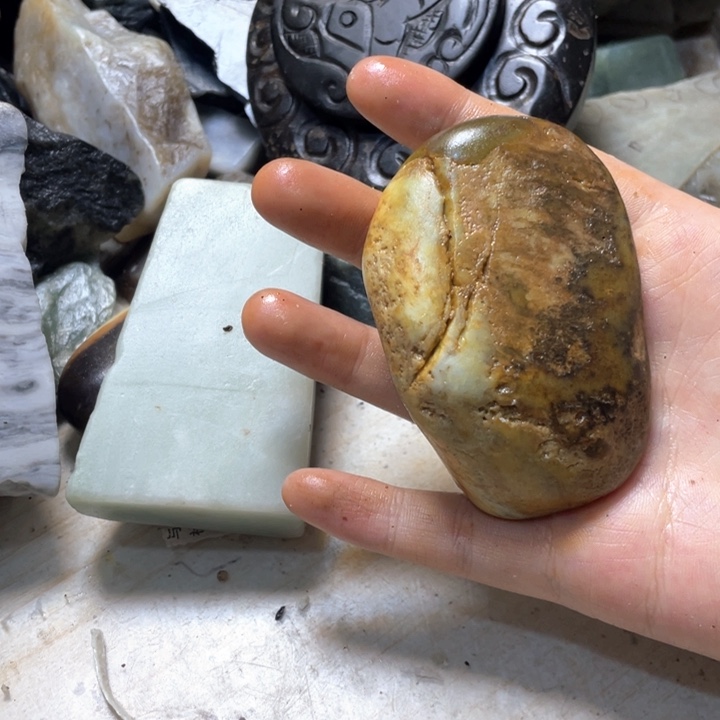 透闪石质玉未镶嵌珠宝半成品