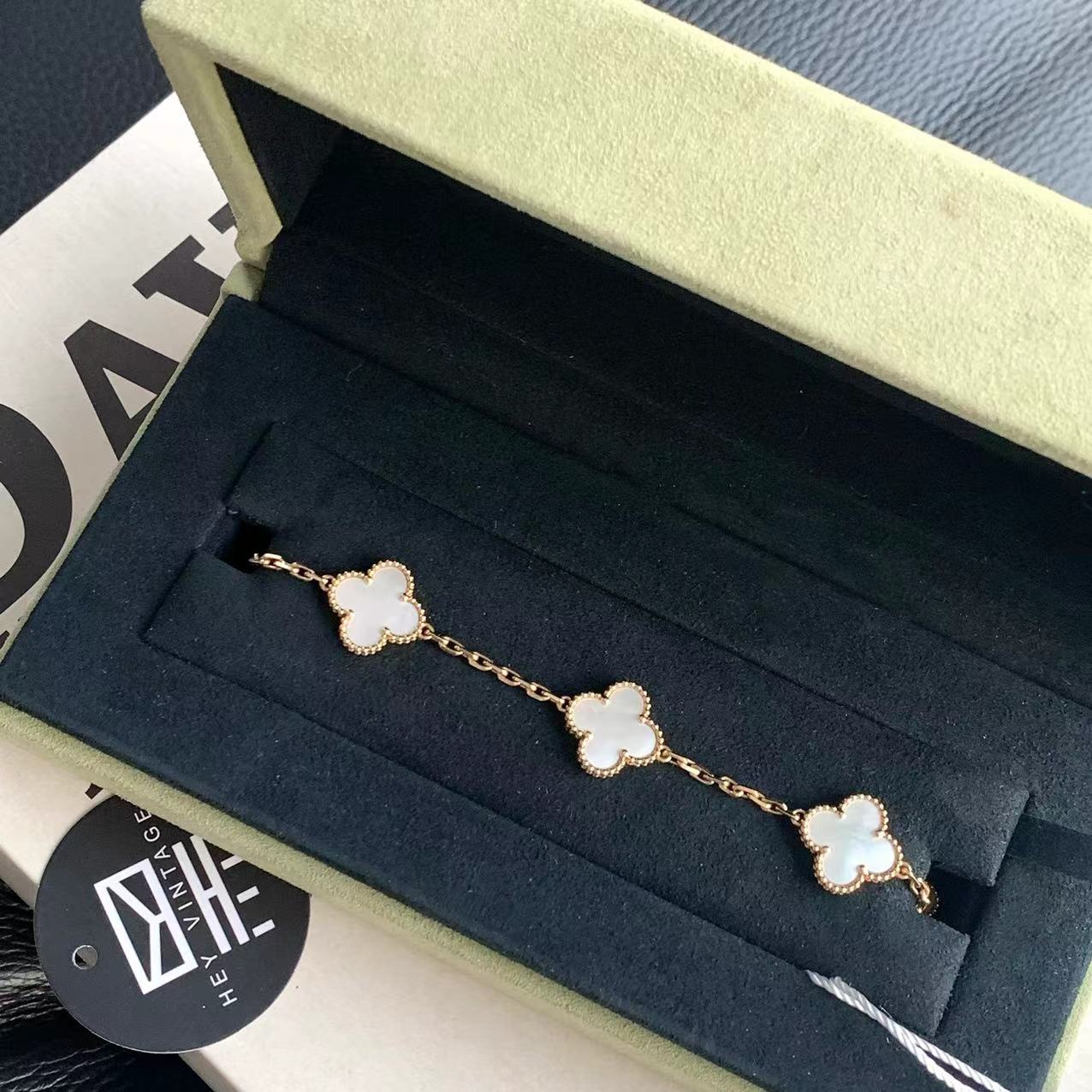 99新 梵克雅宝 白贝母k黄五花手链 14153322