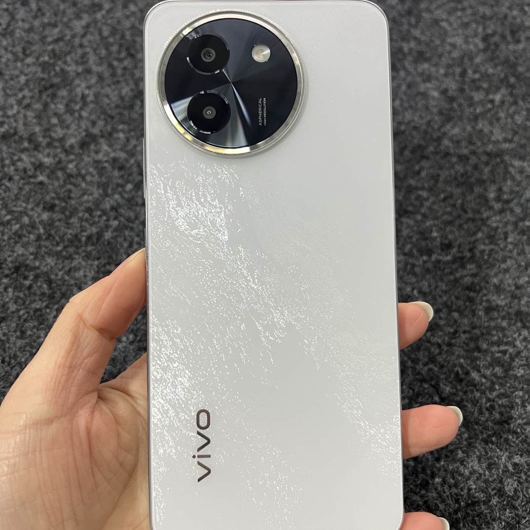 9新 vivo Y200i  白色 12+256g  再保：26.3.30  原装无拆修