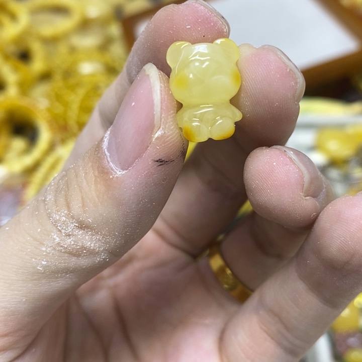 蜜蜡未镶嵌裸石吊坠