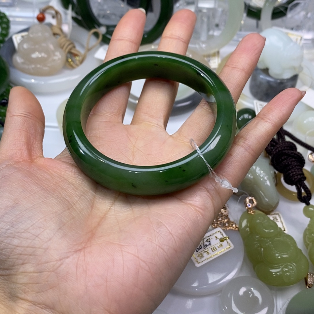和田玉（碧玉）未镶嵌手镯