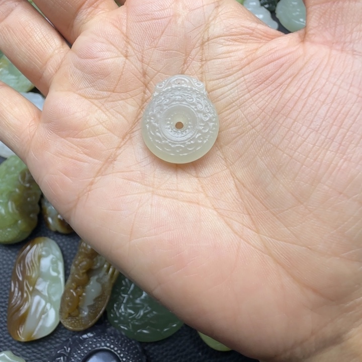 和田玉未镶嵌颈饰