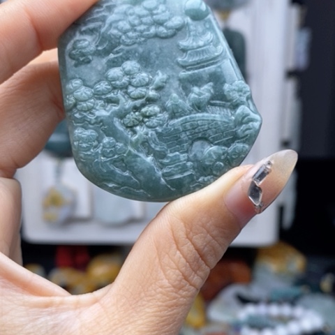 翡翠颈饰未镶嵌翡翠