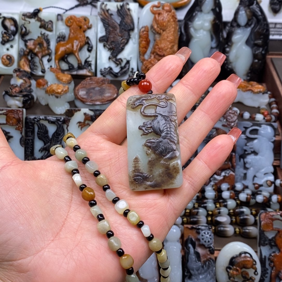 颈饰未镶嵌和田玉