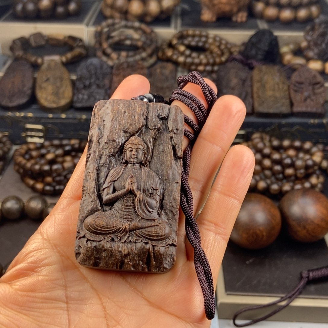 沉香木吊坠白**人越南芽庄白棋老料