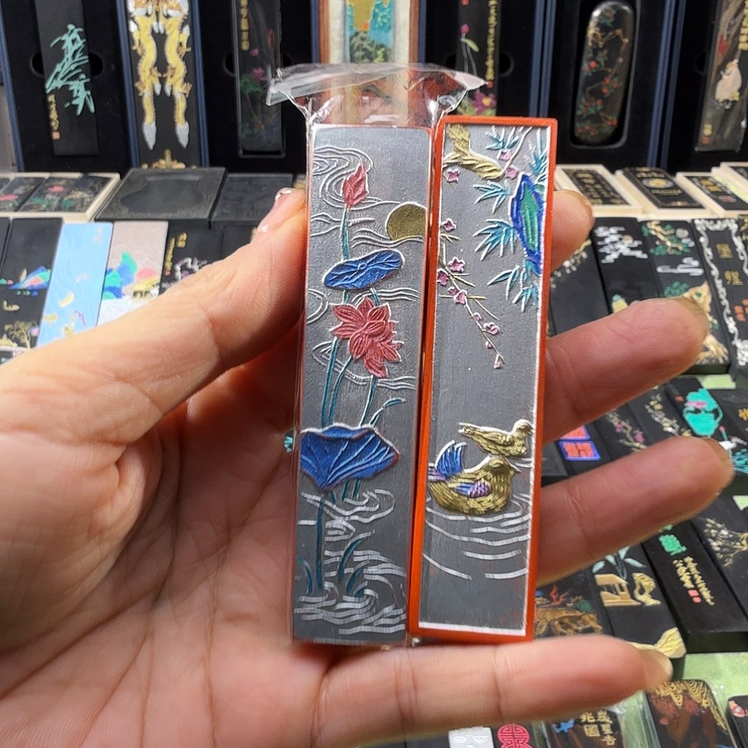 初日芙蓉鸳鸯戏水朱砂墨