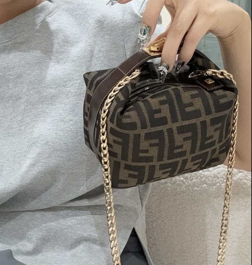 95新 FENDI/芬迪 大吉中古3/FENDI芬迪金扣小饭盒手提包