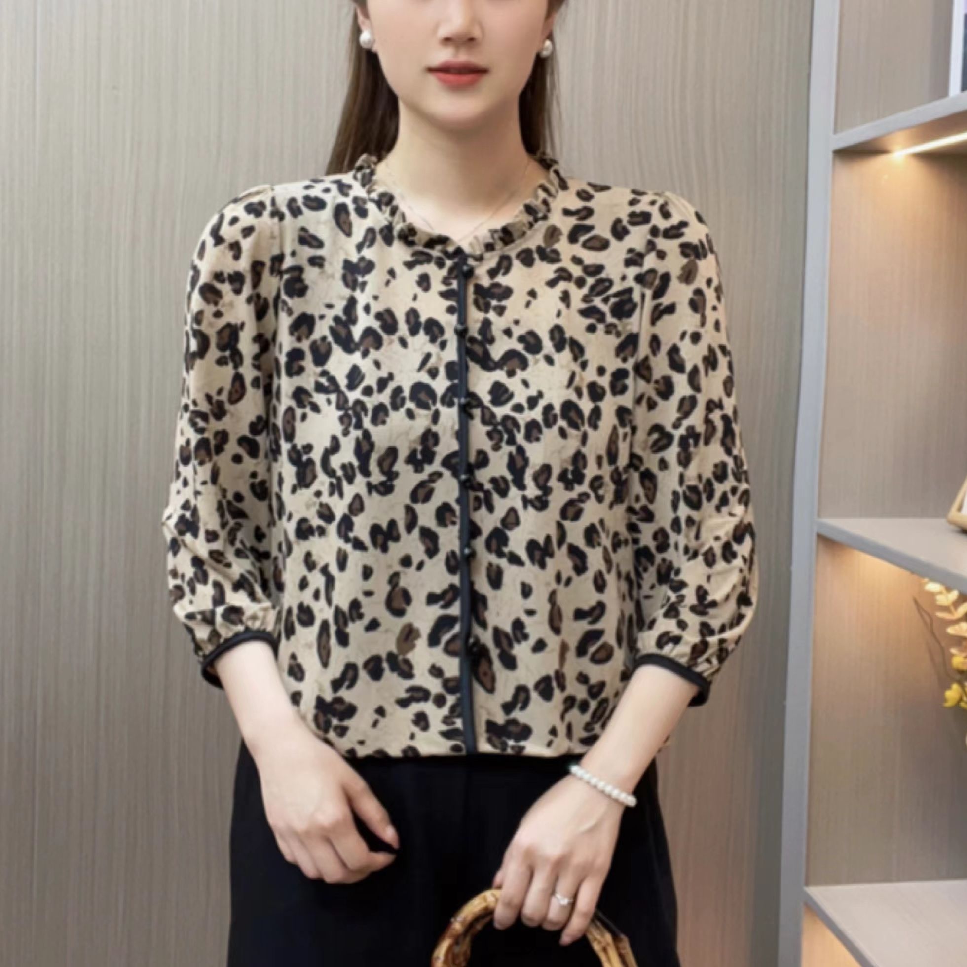 春夏新品七分袖荷叶领妈妈装显瘦洋气时尚百搭款上衣打底衫宽松