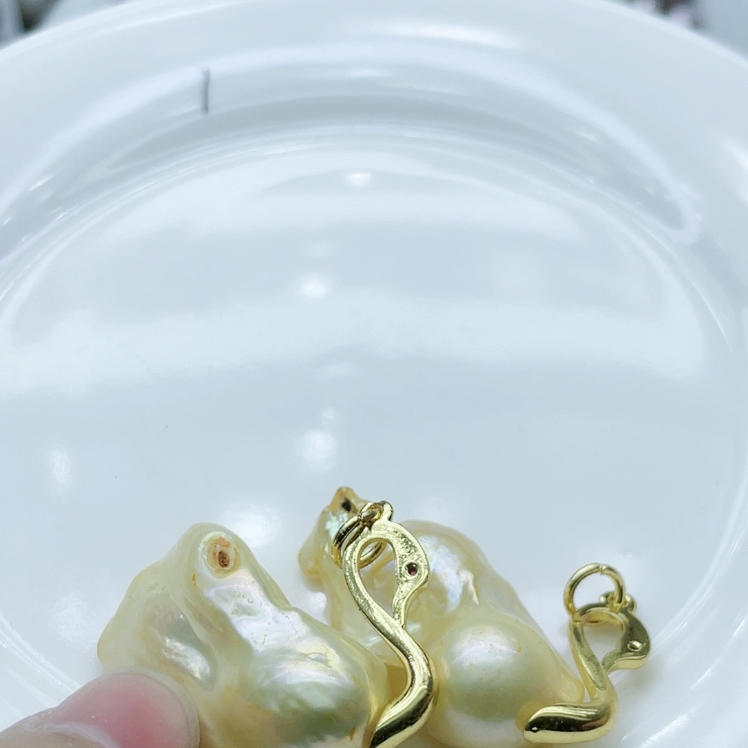 淡水珍珠颈饰钛钢