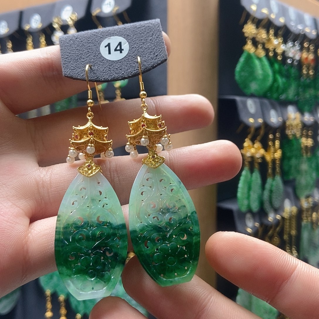 古***玄翡翠未镶嵌耳饰翡翠