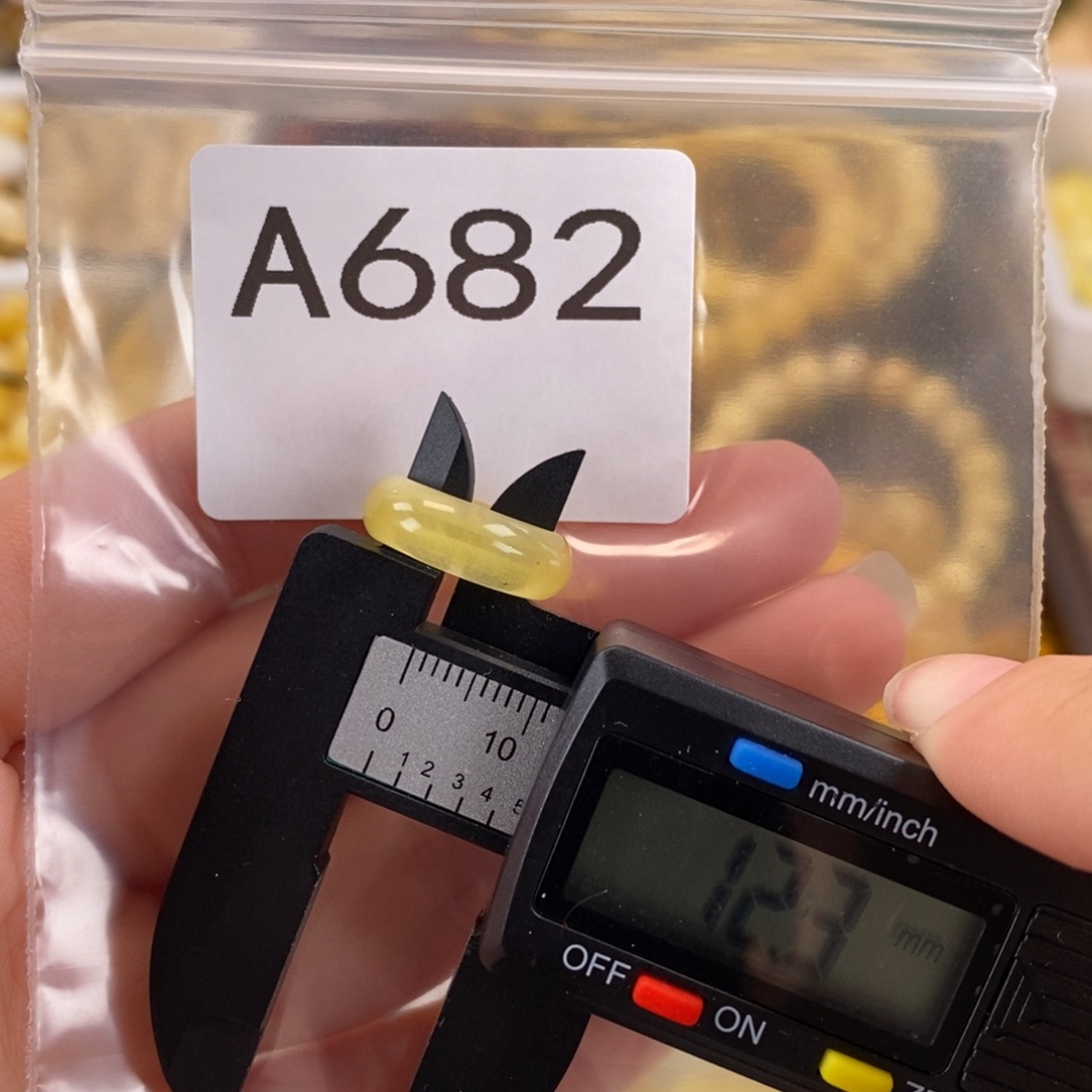 未镶嵌琥珀珠宝奇石