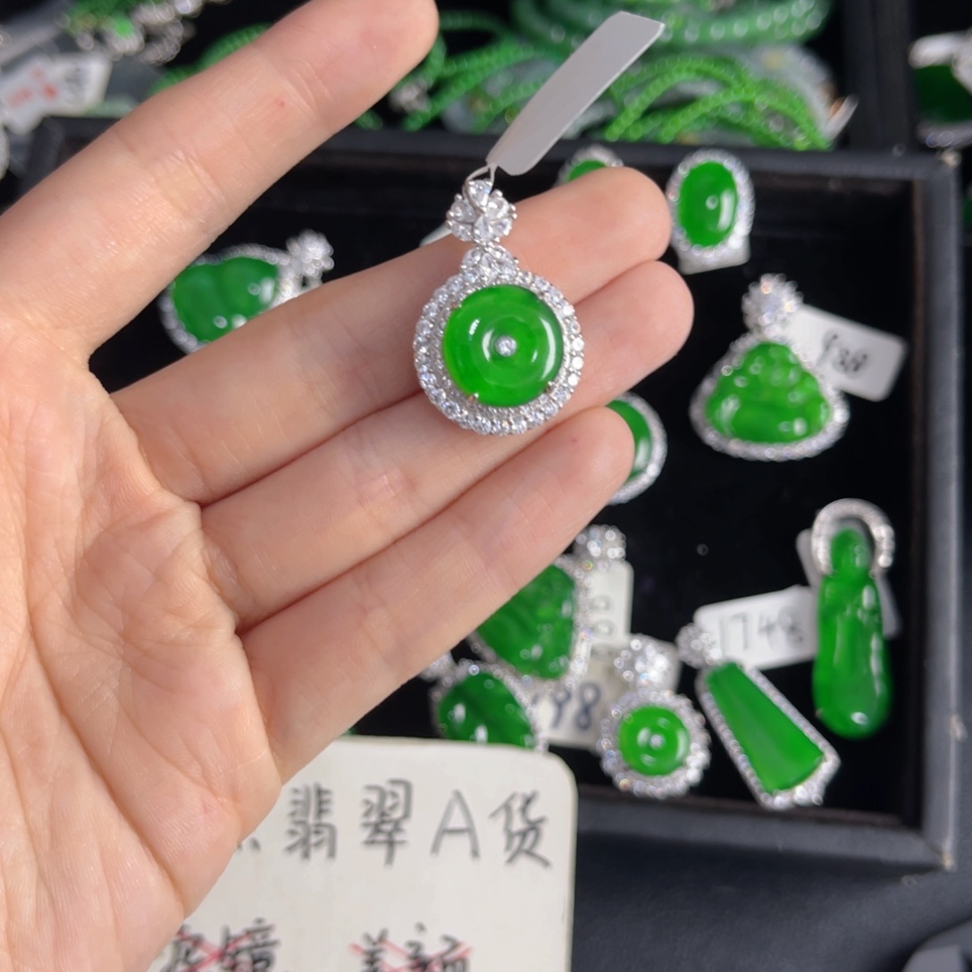 翡翠银S925镶嵌戒指圆牌吊坠