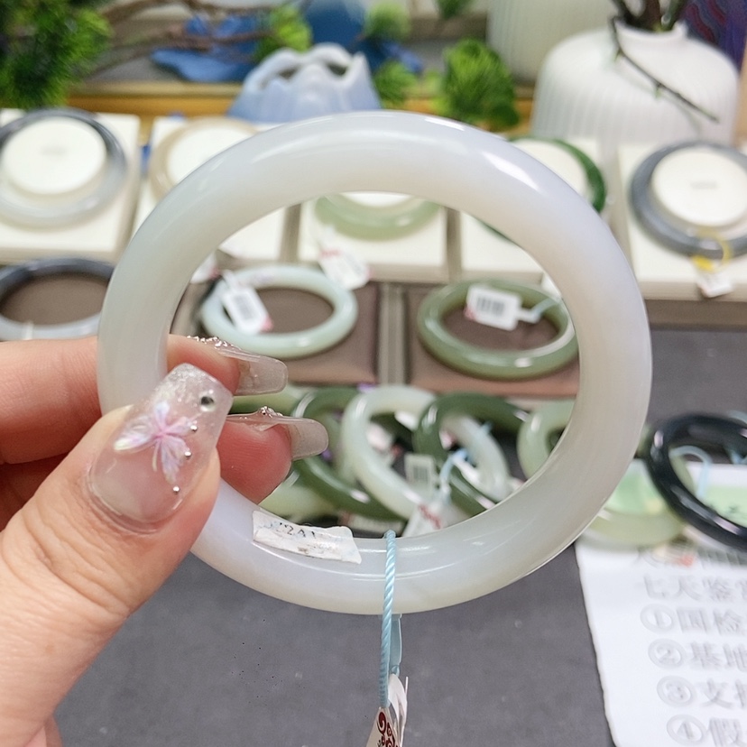 【闪购商品】和田玉手镯未镶嵌高冰白