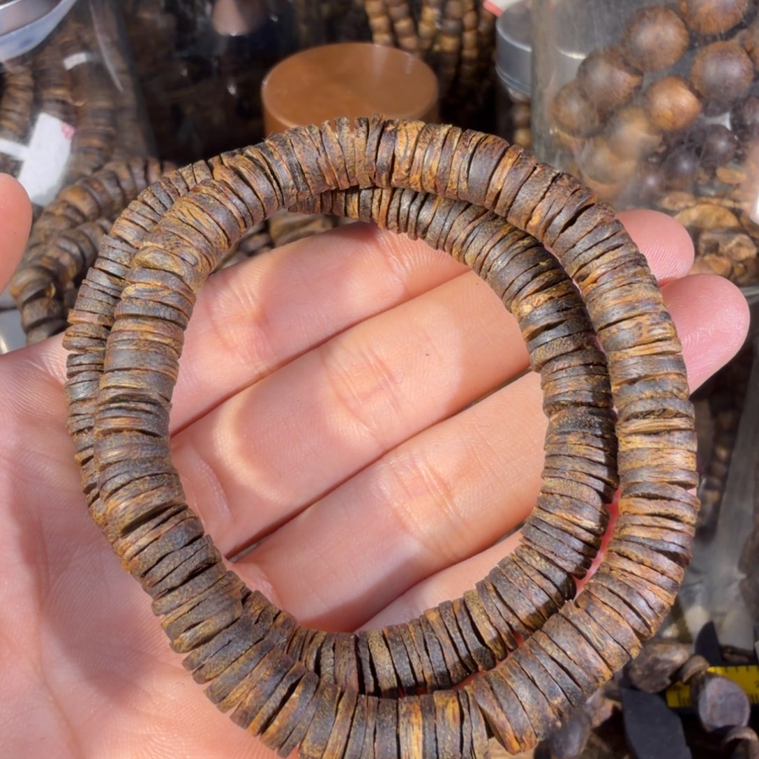 奇***奇沉香碎屑沉香沉水片珠2个