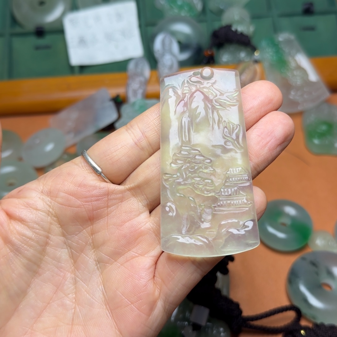 翡翠未镶嵌颈饰翡翠山水牌