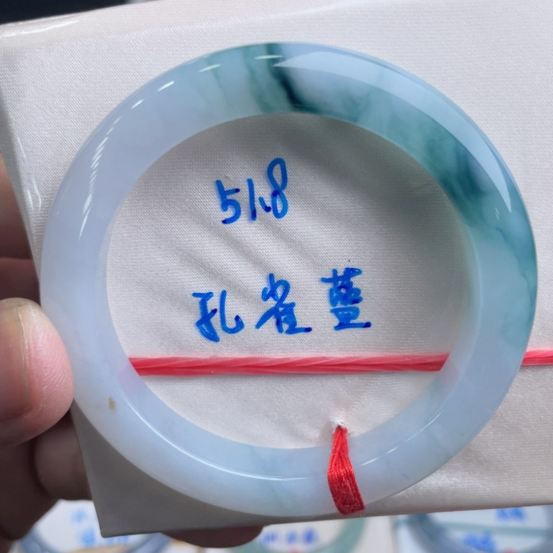 翡翠手镯未镶嵌翡翠手镯