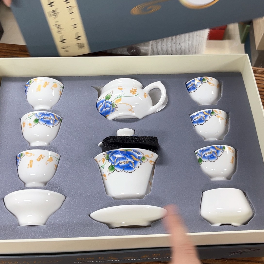 孤品茶具套装等。          