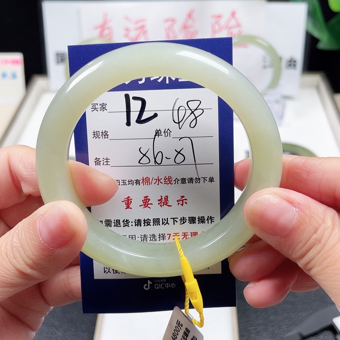 和田玉手镯未镶嵌