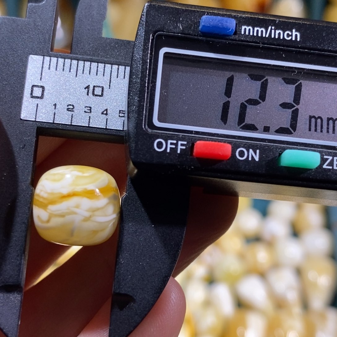 蜜蜡裸石未镶嵌配饰