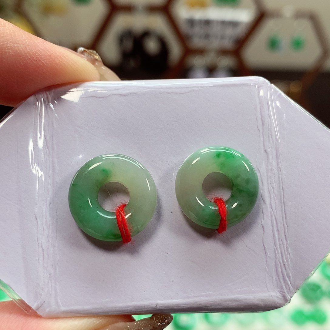 翡翠耳饰未镶嵌天然翡翠