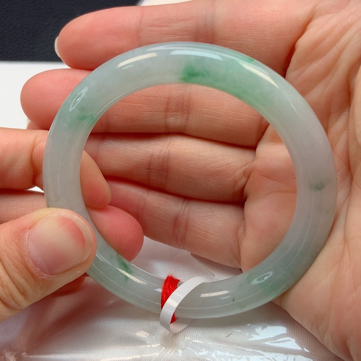 翡翠手镯未镶嵌51圈