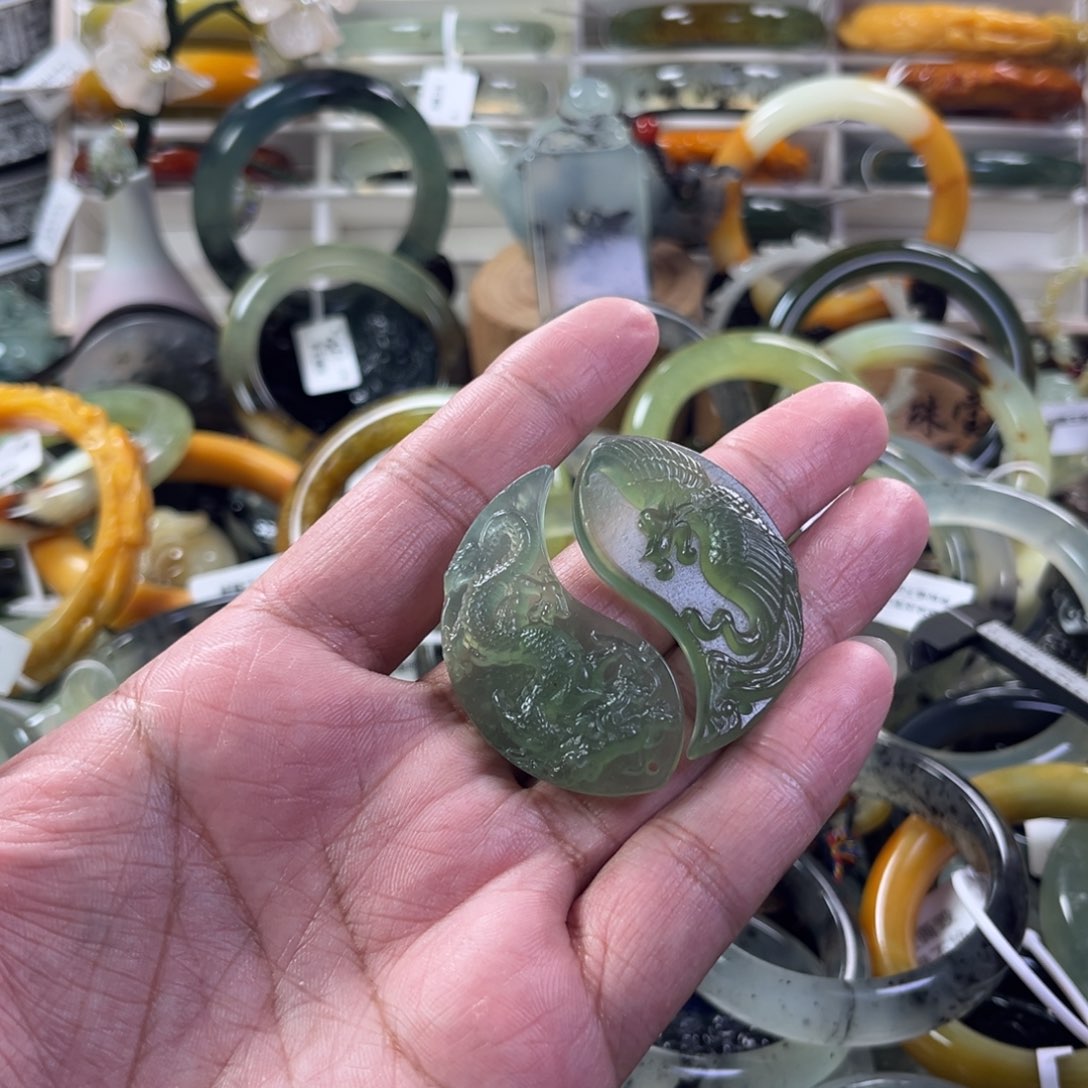 蛇纹石玉颈饰未镶嵌我***.