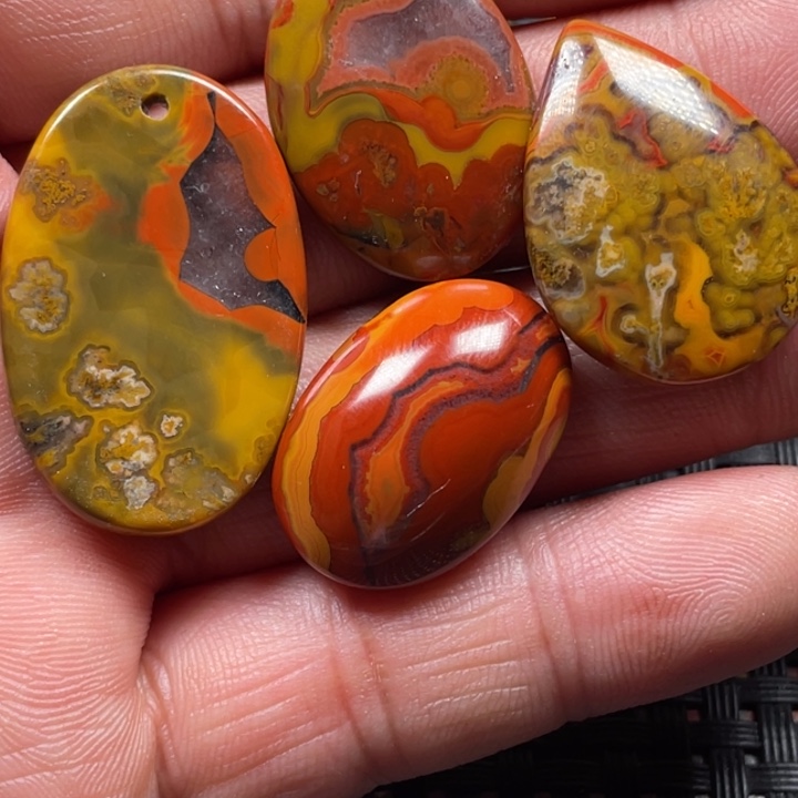 红***剑玛瑙/玉髓未镶嵌颈饰