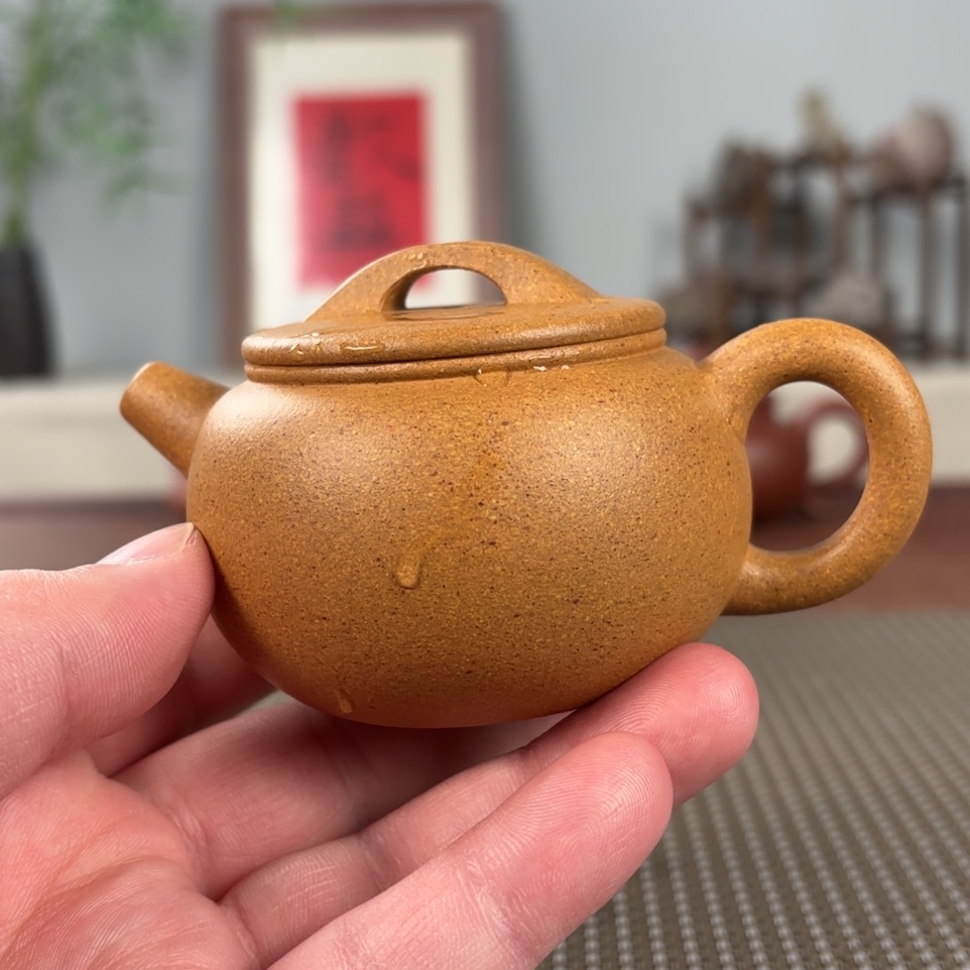 紫砂茶壶?**?微瑕黄龙山原矿紫砂壶