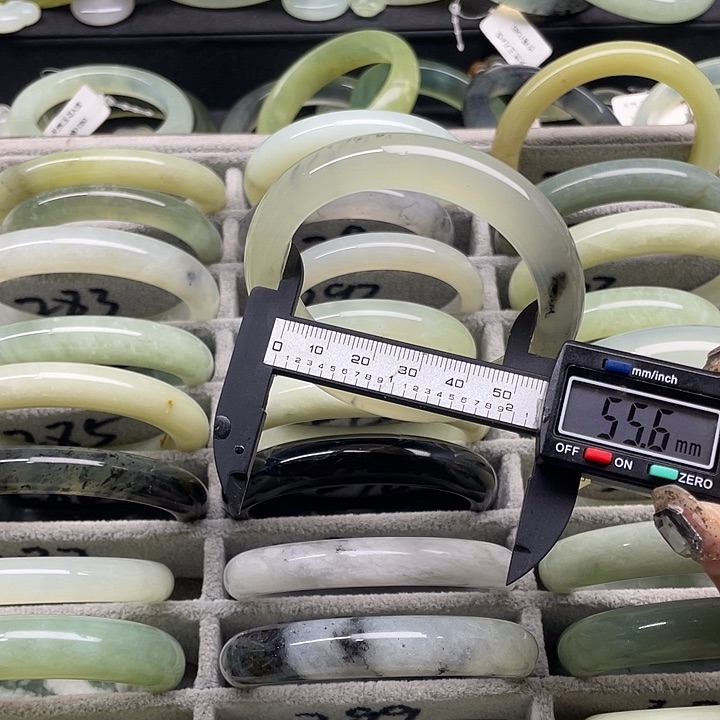 蛇纹石玉未镶嵌手镯315