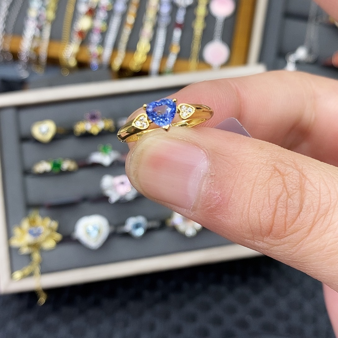 银S925镶嵌蓝宝石戒指