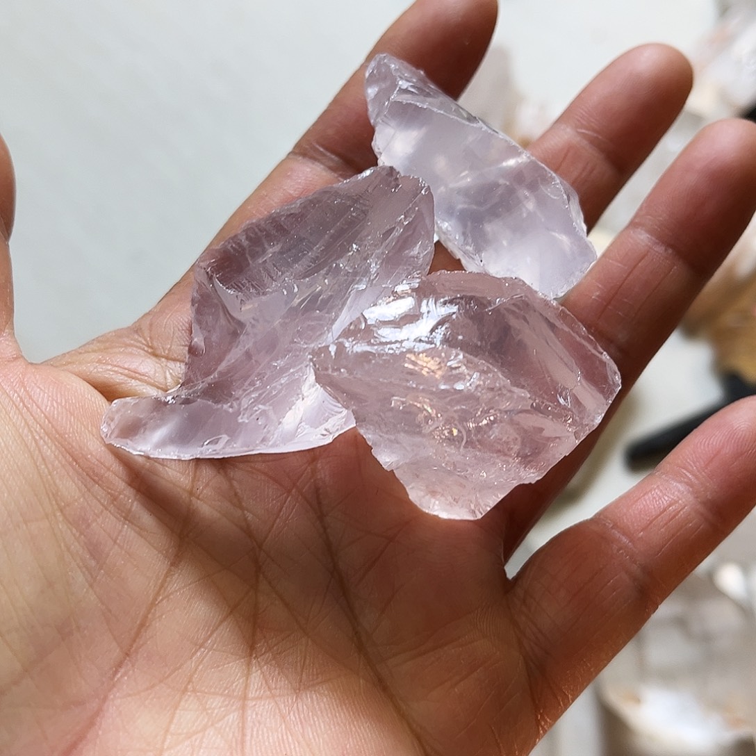 水晶珠宝半成品未镶嵌莫桑比克粉水晶