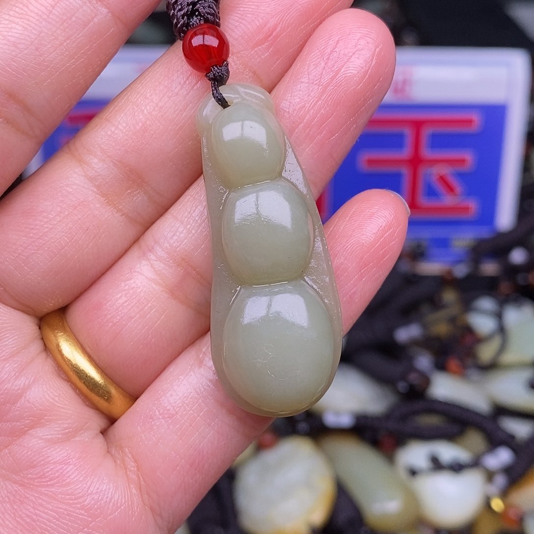 颈饰未镶嵌和田玉