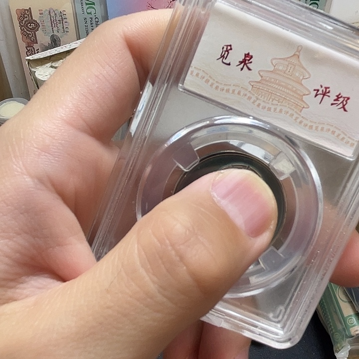 王****其他普通金属黄荷花包500