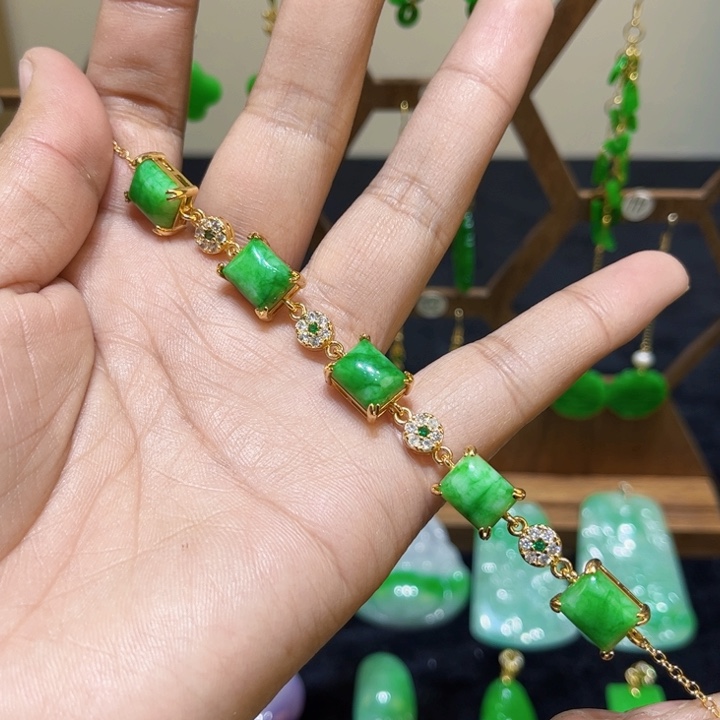 翡翠颈饰未镶嵌手链