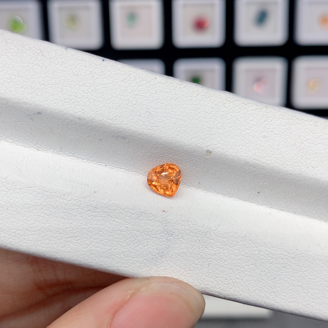 石榴石（芬达石）裸石未镶嵌0.98克拉