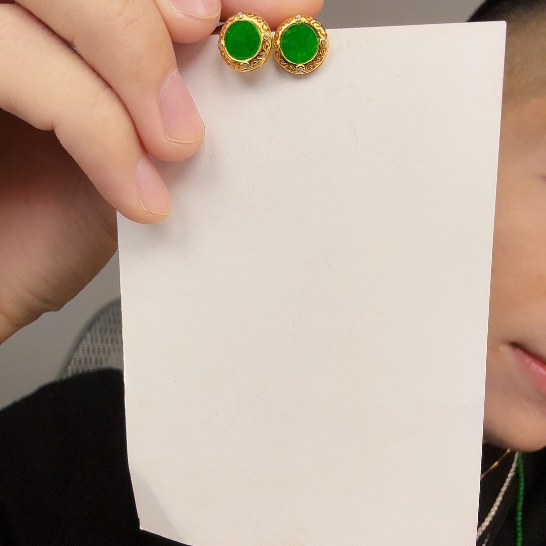 翡翠未镶嵌颈饰一对