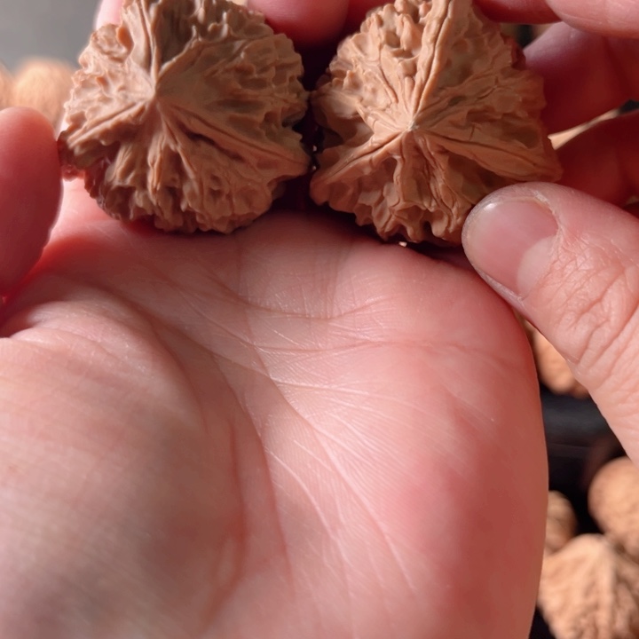 ，***生吊坠文玩核桃文玩