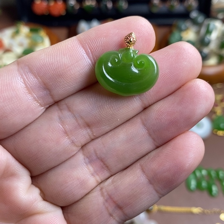 和田玉18K金镶嵌颈饰