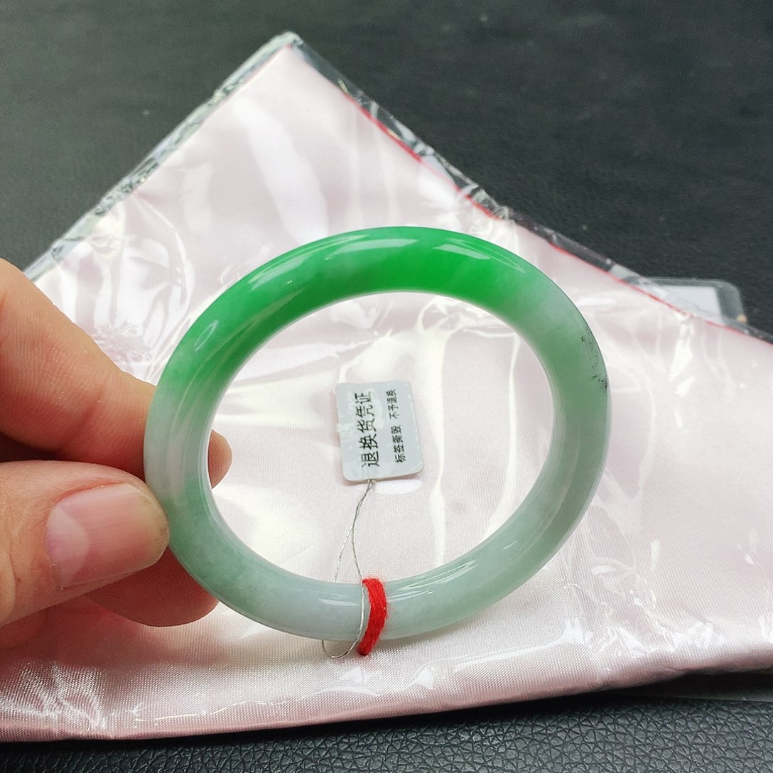 未镶嵌手镯翡翠天然翡翠手镯