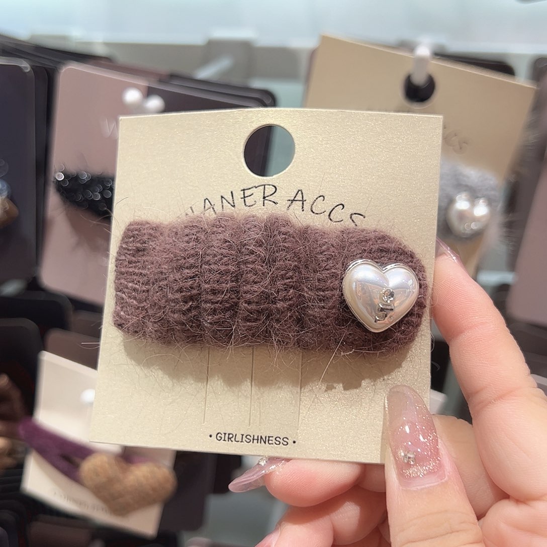 非金属咖色爱心掰掰一只