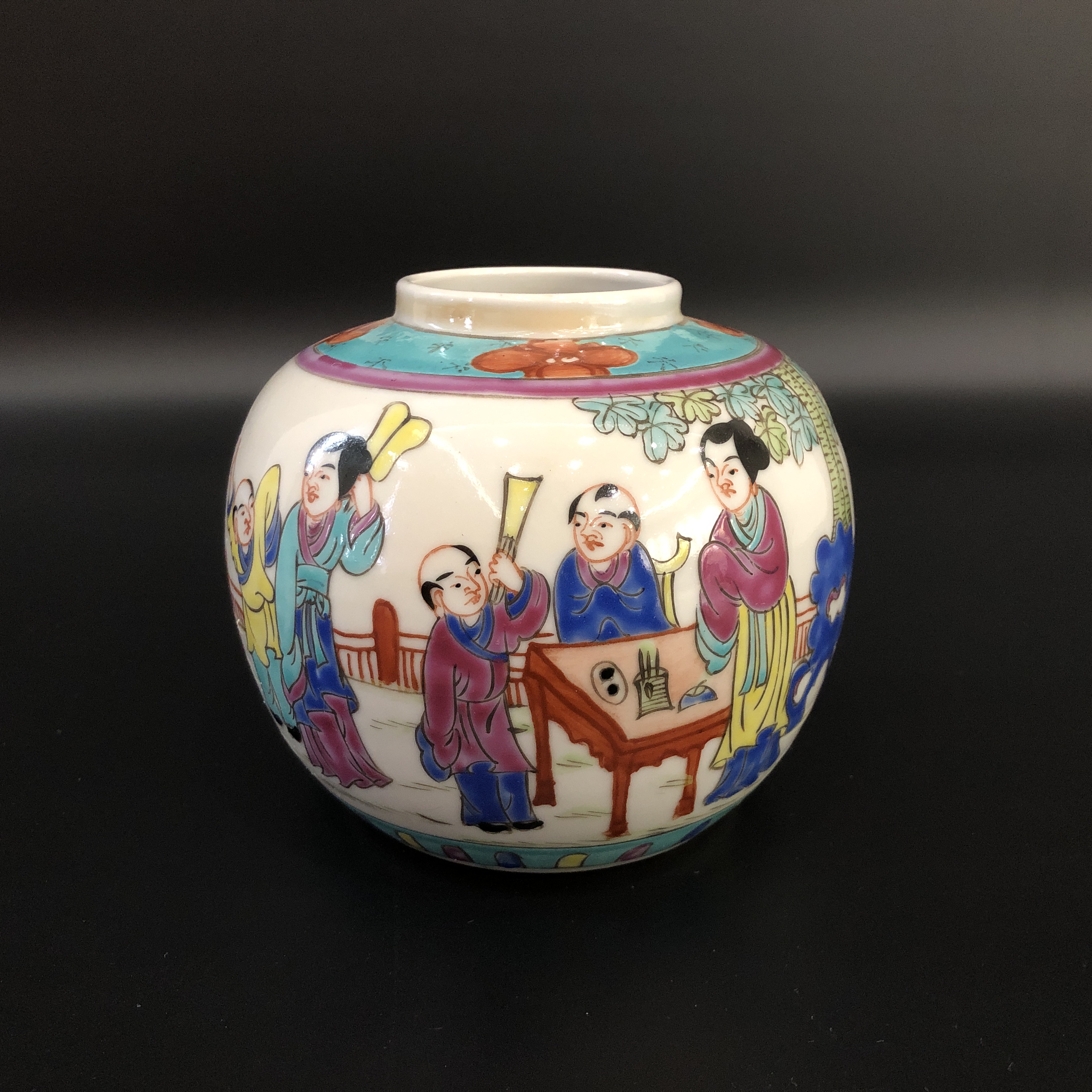 A1853 民国粉彩人物罐 高11.6cm