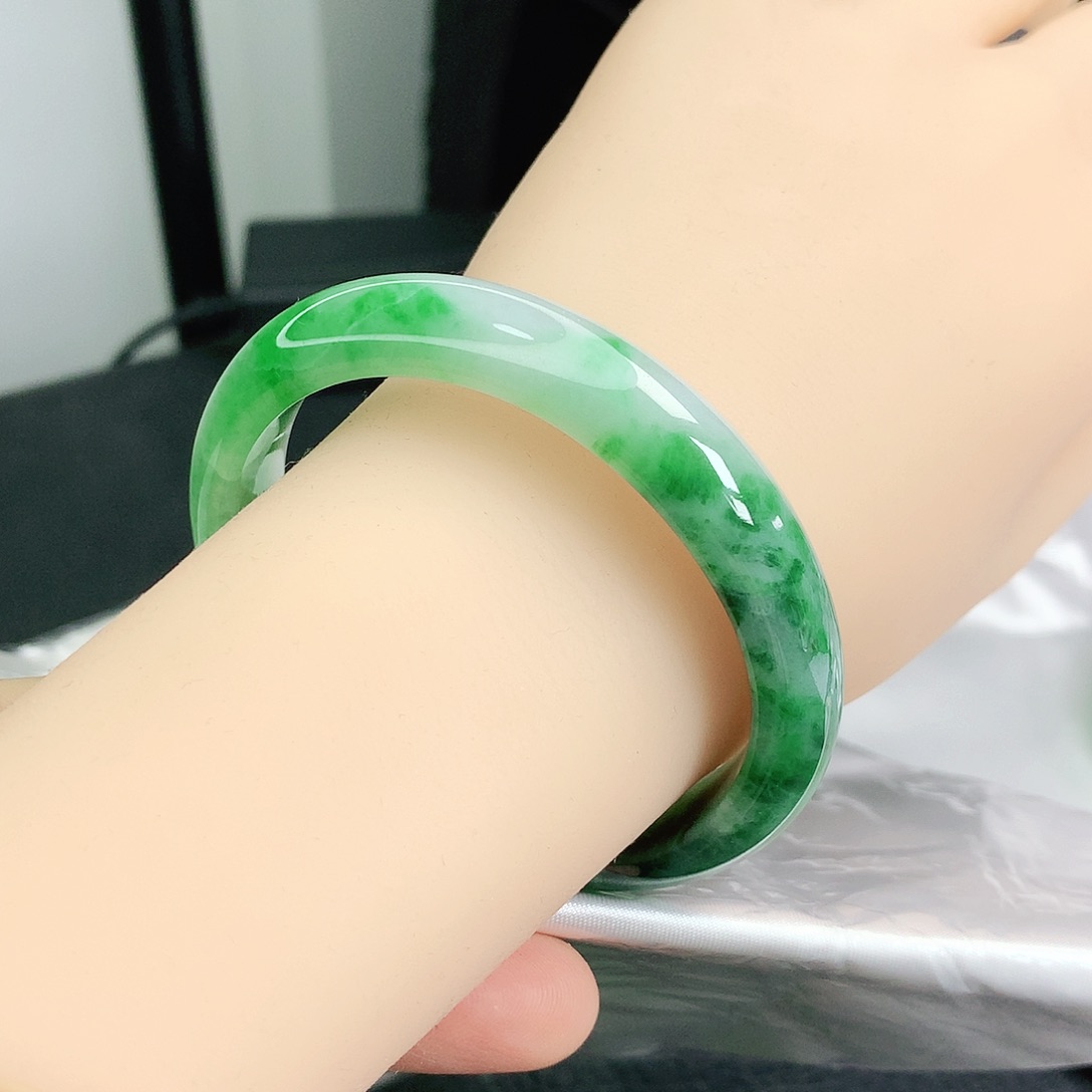 翡翠手镯（贵妃镯）未镶嵌5354