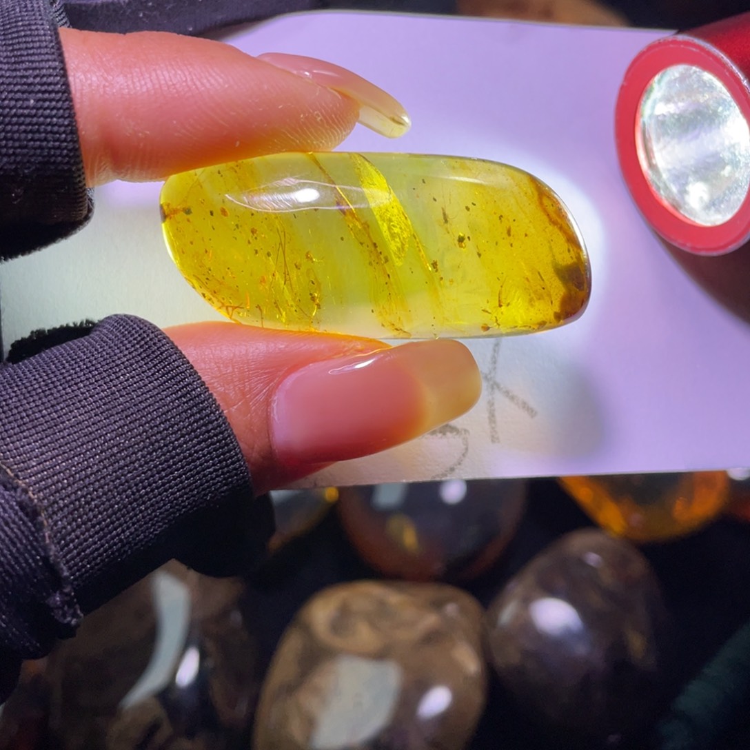未镶嵌琥珀裸石？