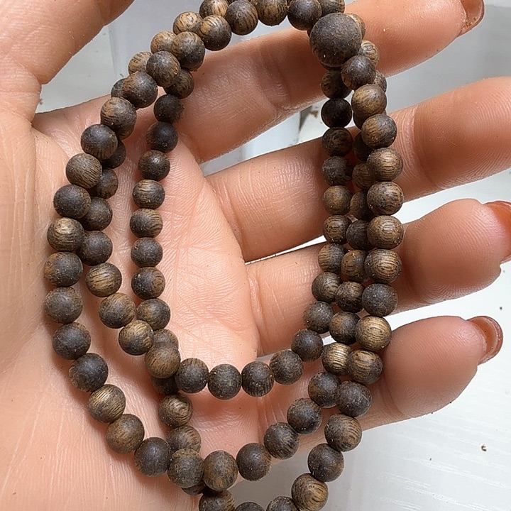 沉香手串乌身0.5规格多圈7克